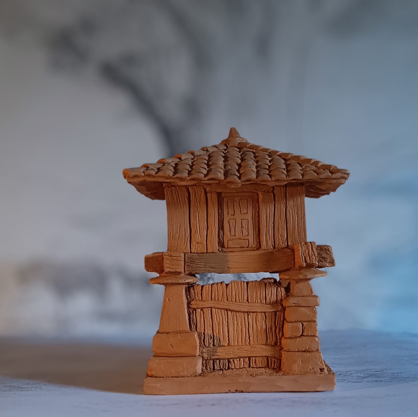 Horreo techo de teja vista 4 de cerámica artesanal en Asturias