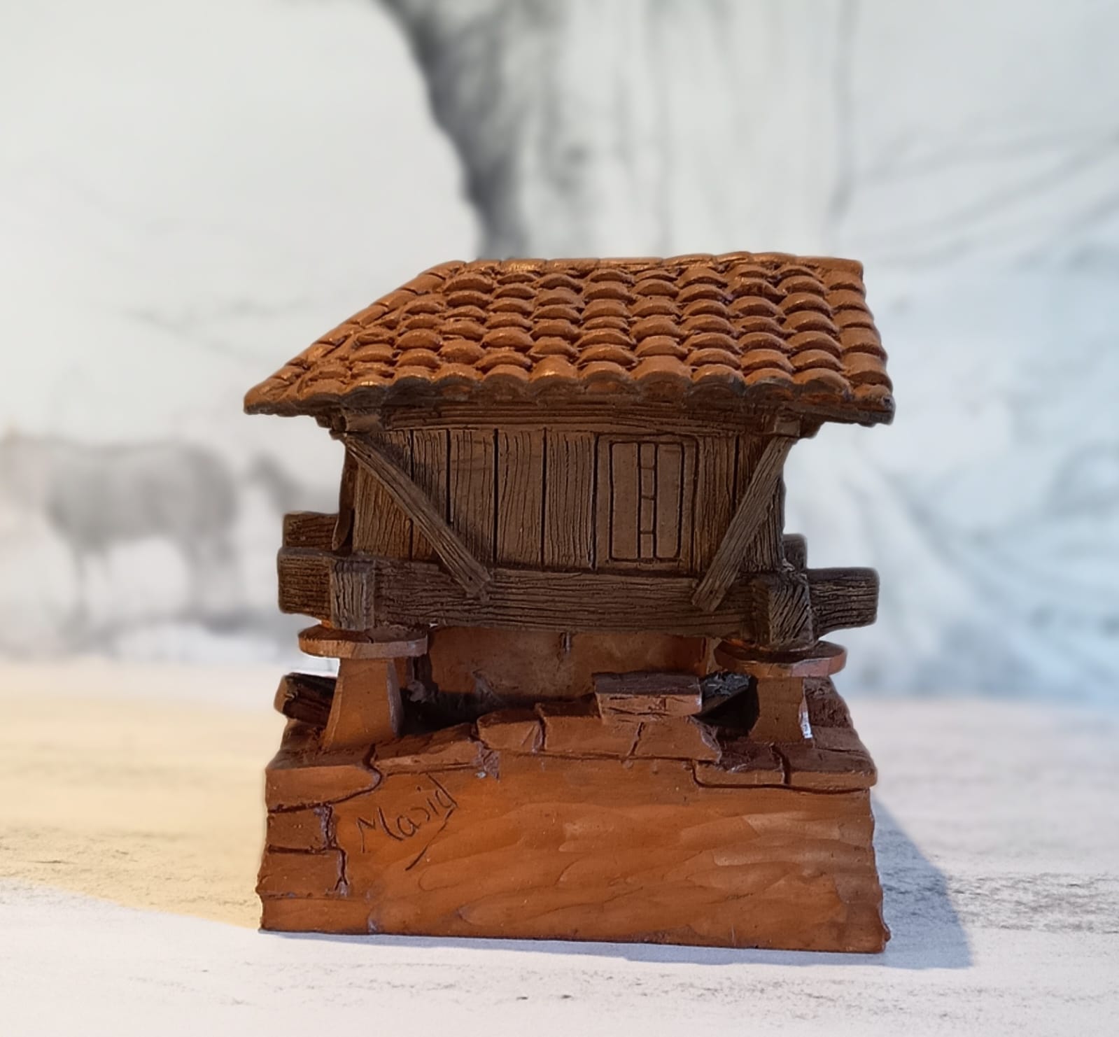 Hórreo de los Beyos vista 4 de cerámica artesanal en Asturias