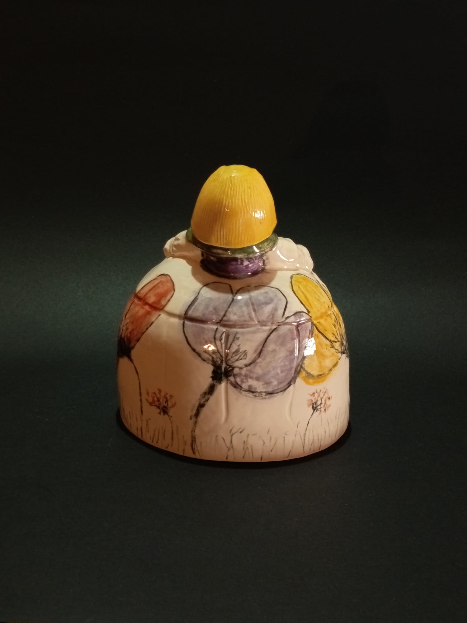 Menina vista 2 de cerámica artesanal en Asturias